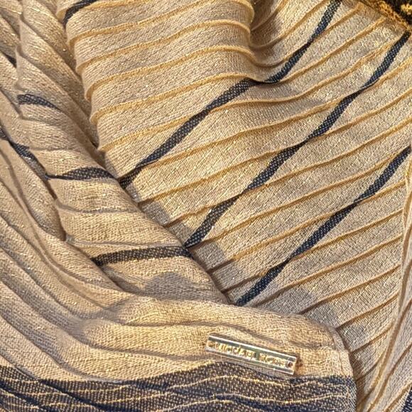 2 Michael Kors Scarf Bundle - 2 Scarves Bundle - Picture 4 of 6